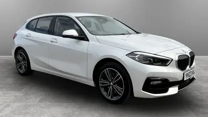 Used BMW 118 Sport Line 136 HP (100 kW) 2023 White Hatchback