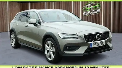 Usado Volvo V60 CC Plus 190 HP (139 kW) 2019 Cinzento Carrinha