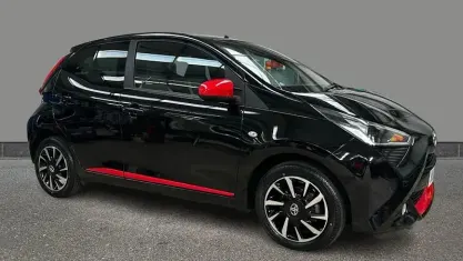 Usado Toyota Aygo Trend 72 CV (52 kW) 2021 Negro Utilitario