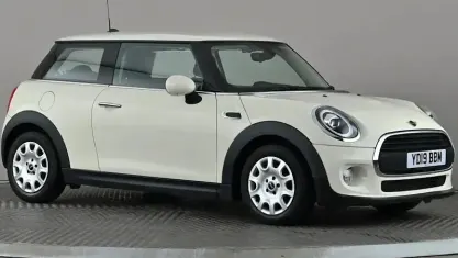 Used Mini ONE Classic 102 HP (75 kW) 2019 White Hatchback