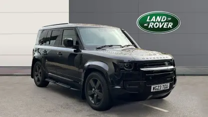 Used Land Rover Defender Dynamic 249 HP (183 kW) 2023 Santorini black SUV