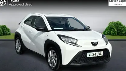 Used Toyota Aygo X PURE 72 HP (52 kW) 2024 White SUV