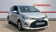 Silver Used 2015 Toyota Yaris Hybrid Hatchback | £10,601 (Fair price)