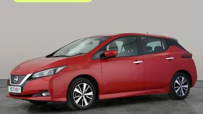 Begagnad Nissan Leaf Acenta 110 kW (150 HK) 2021 Röd Halvkombi