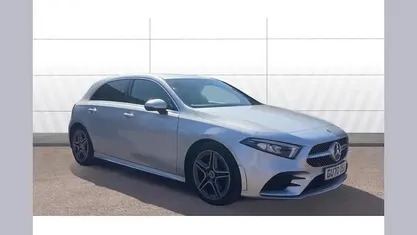 Usado Mercedes A180 AMG line 136 HP (100 kW) 2020 Prateado Citadino
