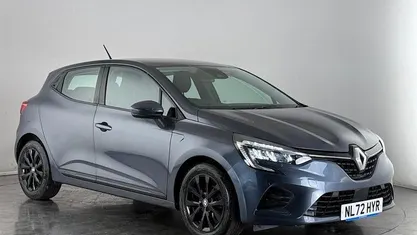 Used Renault Clio V Iconic 90 HP (66 kW) 2022 Hatchback