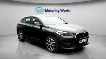 Begagnad BMW X2 Sport Line 221 HK (162 kW) 2023 Svart SUV