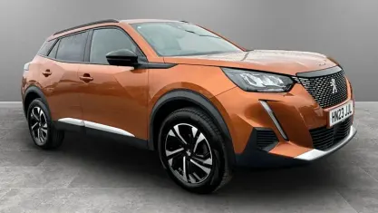 Usado Peugeot 2008 Allure+ 101 HP (74 kW) 2023 SUV