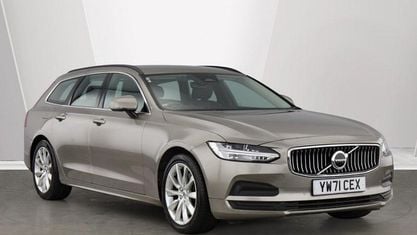 Używany Volvo V90 Momentum 197 KM (144 kW) 2021 Kombi