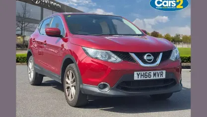 Used Nissan Qashqai Acenta 116 HP (85 kW) 2016 Red SUV