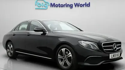Usado Mercedes E200 SE 184 HP (135 kW) 2019 Preto Sedan