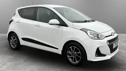 Used Hyundai i10 Premium 88 HP (64 kW) 2017 White Hatchback