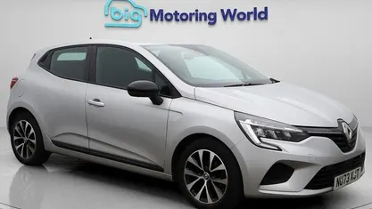 Used Renault Clio V Evolution 90 HP (66 kW) 2023 Silver Hatchback