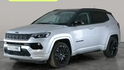 Usado Jeep Compass 241 HP (177 kW) 2023 Preto SUV