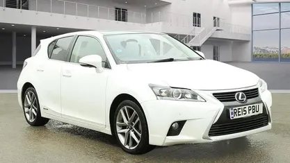 White/black Used 2015 Lexus CT200h Hatchback | £9,990 (Fair price)