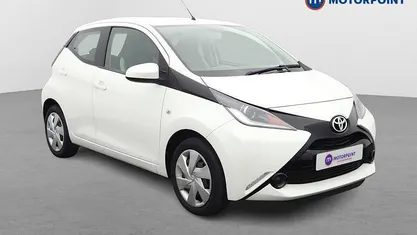 Used Toyota Aygo X-play 69 HP (50 kW) 2018 White Hatchback
