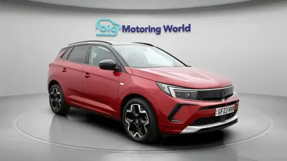 Usado Vauxhall Grandland X Ultimate 131 HP (96 kW) 2023 Vermelho SUV
