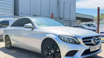 Used Mercedes C200 Premium Plus 184 HP (135 kW) 2018 Silver Sedan