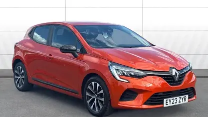 Used Renault Clio Evolution 90 HP (66 kW) 2023 Orange Hatchback