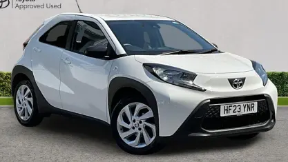 Used Toyota Aygo X PURE 72 HP (52 kW) 2023 White SUV