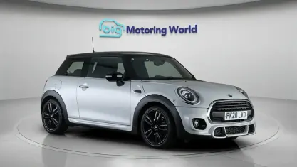 Używany Mini Cooper Hatch 136 KM (100 kW) 2020 Srebrny Hatchback