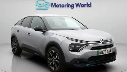 Begagnad Citroën e-C4 Shine 100 kW (136 HK) 2023 Grå Halvkombi