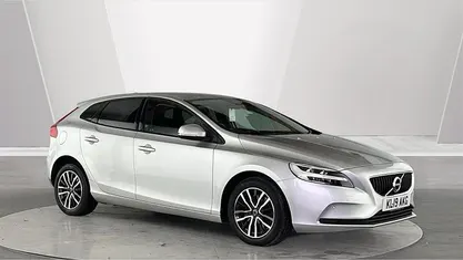 Used Volvo V40 Momentum 122 HP (89 kW) 2019 Hatchback