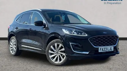Begagnad Ford Kuga Vignale 190 HK (139 kW) 2023 Svart SUV