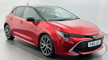 Used Toyota Corolla 122 HP (89 kW) 2019 Red and black Hatchback