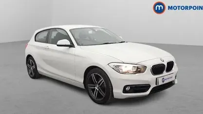 Begagnad BMW 118 Sport Line 136 HK (100 kW) 2019 Vit Halvkombi