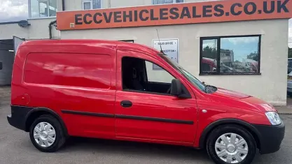 Used Vauxhall Combo 75 HP (55 kW) 2010 Red MPV