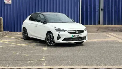 Używany Vauxhall Corsa-e Ultimate 100 kW (136 KM) 2023 Biały Hatchback