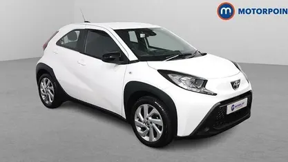 Used Toyota Aygo X PURE 72 HP (52 kW) 2024 White SUV