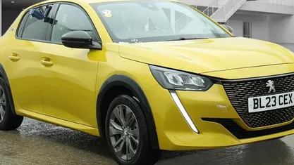 Used Peugeot e-208 Allure+ 100 kW (136 HP) 2023 Hatchback