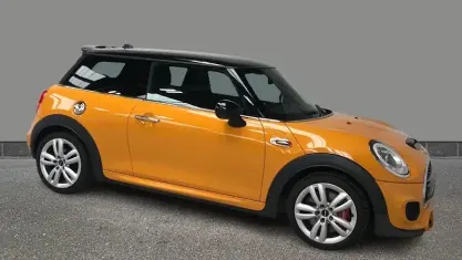 Käytetty Mini John Cooper Works Hatch 231 HP (169 kW) 2017 Oranssi Viistoperä