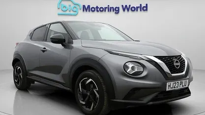 Begagnad Nissan Juke N-Connecta 114 HK (83 kW) 2023 Grå SUV