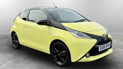 Used Toyota Aygo X-cite 69 HP (50 kW) 2016 Yellow Hatchback