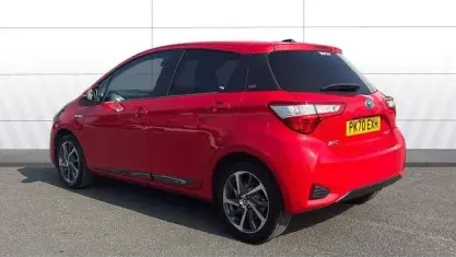 Used Toyota Yaris Hybrid 101 HP (74 kW) 2020 Red Hatchback