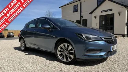 Używany Vauxhall Astra 125 KM (91 kW) 2017 Niebieski Hatchback