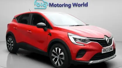 Used Renault Captur Evolution 145 HP (106 kW) 2023 Red SUV