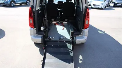 Used 2020 Vauxhall Combo Estate | £12,900 (Fair price)