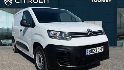Usado Citroën Berlingo 102 CV (75 kW) 2023 Blanco Monovolumen