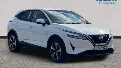 Używany Nissan Qashqai N-Connecta 140 KM (102 kW) 2022 Biały SUV