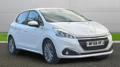 Used 2019 Peugeot 208 Signature Sky Hatchback | £7,495 (Fair price)