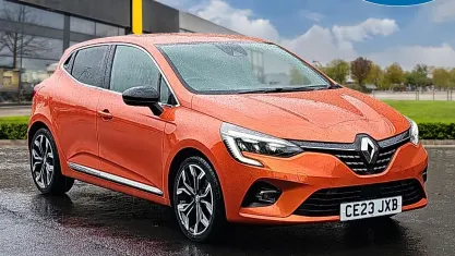 Used Renault Clio Techno 145 HP (106 kW) 2023 Orange  Hatchback