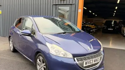 Used Peugeot 208 Allure 82 HP (60 kW) 2014 Hatchback