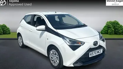 Used Toyota Aygo X-play 72 HP (52 kW) 2021 White Hatchback