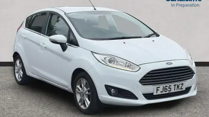 Usado Ford Fiesta Zetec 82 CV (60 kW) 2017 Blanco Utilitario