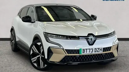 Used Renault Megane E-Tech Iconic 160 kW (218 HP) 2022 White/black Hatchback