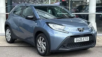 Używany Toyota Aygo X PURE 72 KM (52 kW) 2025 Szary SUV
